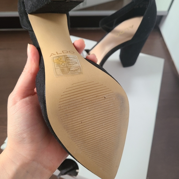 NIB Aldo Black Faux Suede Ankle Strap Closed Toe Heel US6.5 - Picture 3 of 7